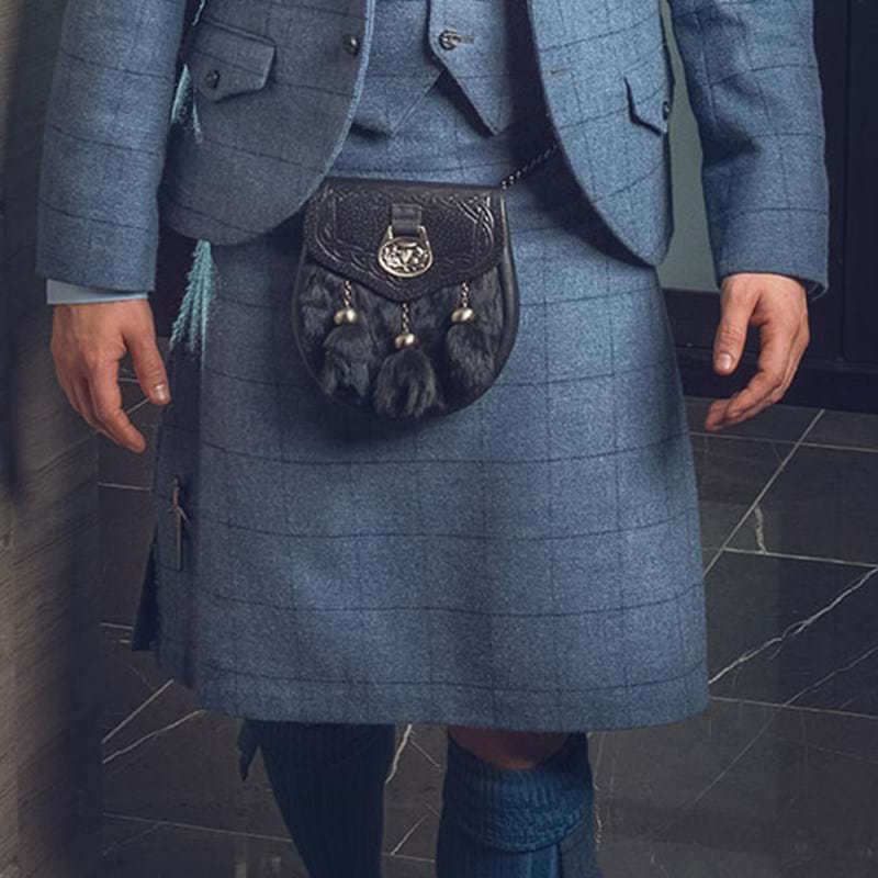 Giovane uomo bello indossando un blue plaid shirt in posa urlando Foto Giovane uomo bello indossando un blue plaid shirt in posa urlando Foto